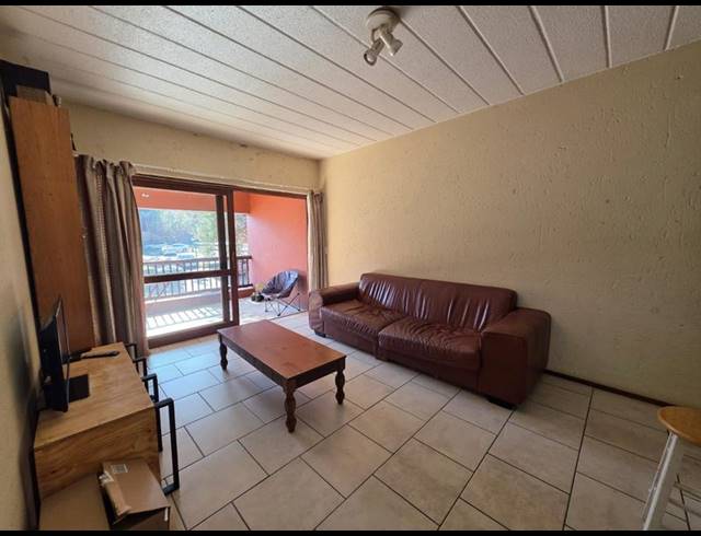 2 BEDROOM APARTMENT FOR SALE IN SUNNINGHILL